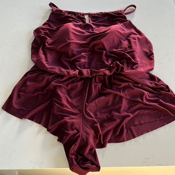 Aqua Green Swim Aqua Green Burgundy Swimsuit With Shorts 6w Euc